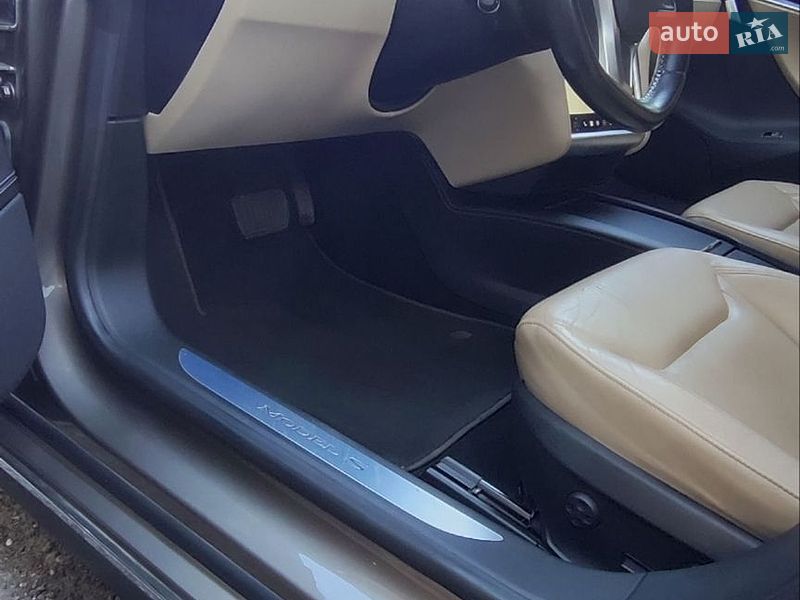Ліфтбек Tesla Model S 2016 в Черкасах фото 27 Ліфтбек Tesla Model S 2016 в Черкасах