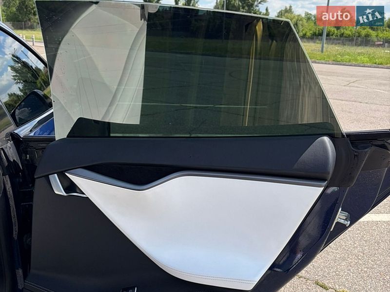 Ліфтбек Tesla Model S 2018 в Кривому Розі
