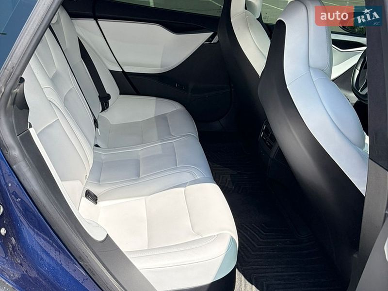 Ліфтбек Tesla Model S 2018 в Кривому Розі