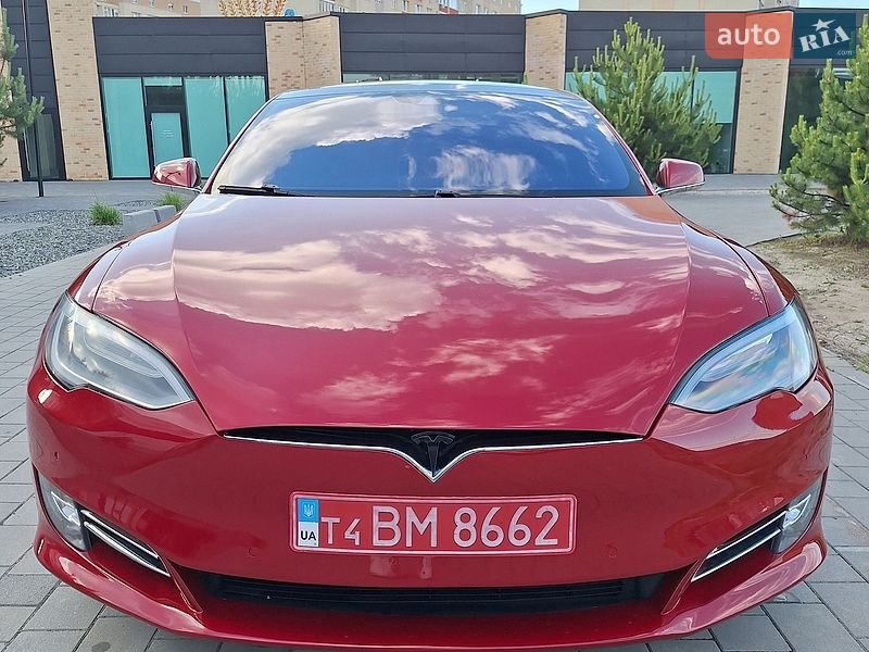 Лифтбек Tesla Model S 2016 в Хмельницком