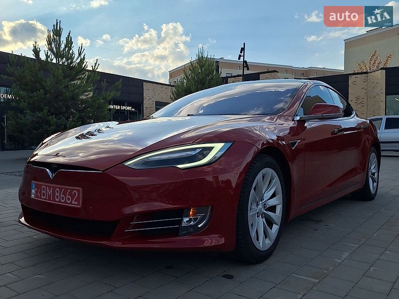 Лифтбек Tesla Model S 2016 в Хмельницком