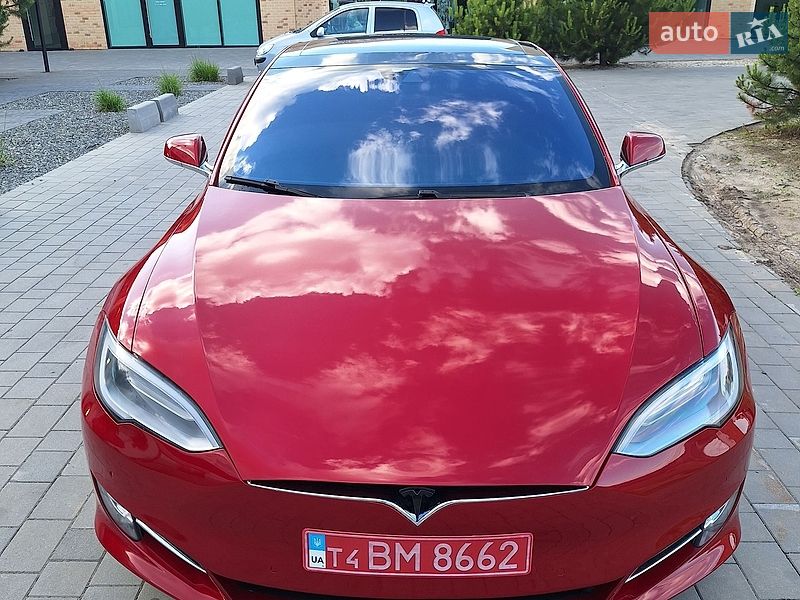 Лифтбек Tesla Model S 2016 в Хмельницком