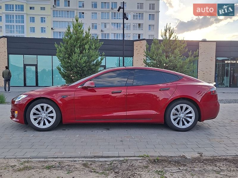 Лифтбек Tesla Model S 2016 в Хмельницком