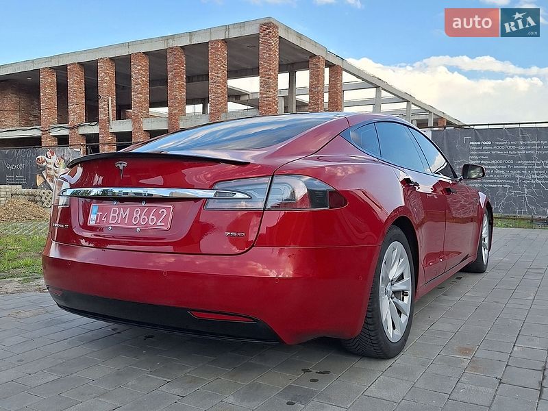 Лифтбек Tesla Model S 2016 в Хмельницком