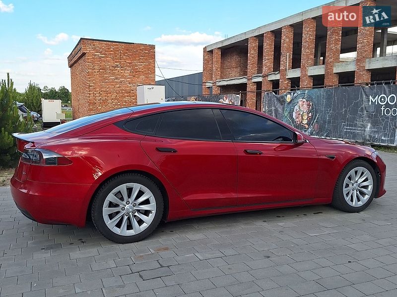 Лифтбек Tesla Model S 2016 в Хмельницком