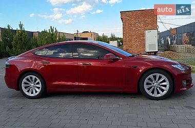 Лифтбек Tesla Model S 2016 в Хмельницком