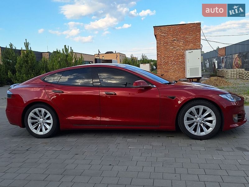 Лифтбек Tesla Model S 2016 в Хмельницком