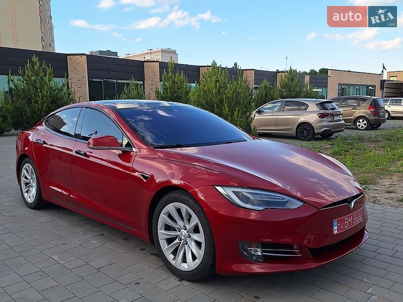 Лифтбек Tesla Model S 2016 в Хмельницком