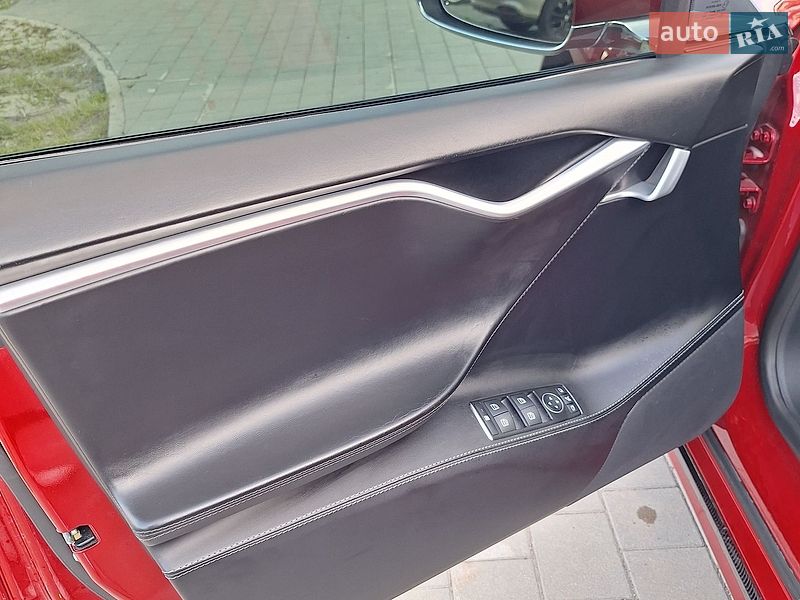 Лифтбек Tesla Model S 2016 в Хмельницком