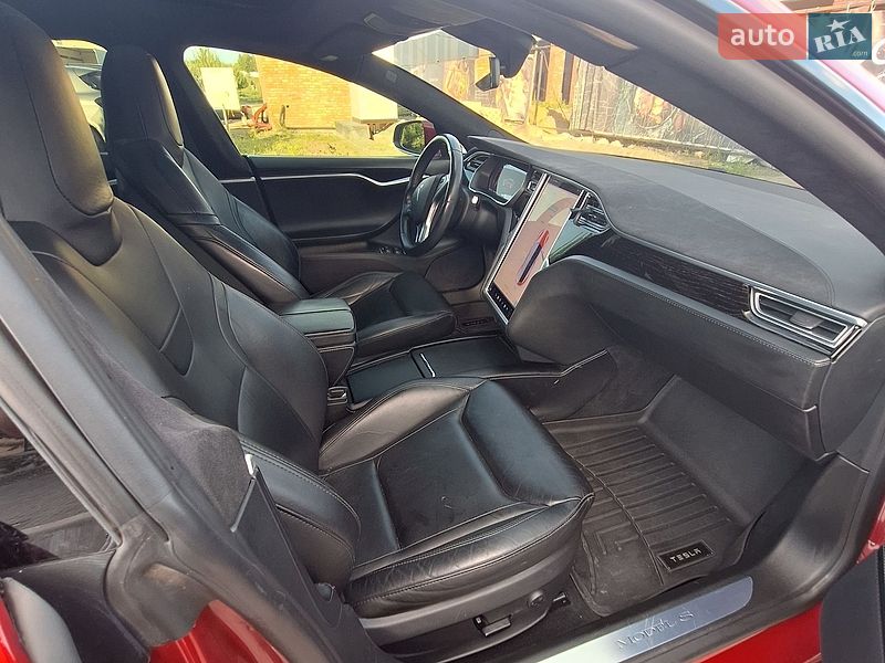 Лифтбек Tesla Model S 2016 в Хмельницком