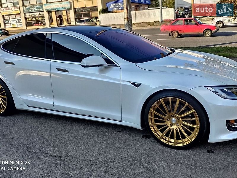 Лифтбек Tesla Model S 2019 в Днепре фото 13 Лифтбек Tesla Model S 2019 в Днепре
