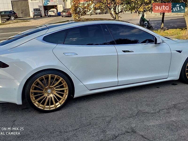 Лифтбек Tesla Model S 2019 в Днепре фото 16 Лифтбек Tesla Model S 2019 в Днепре