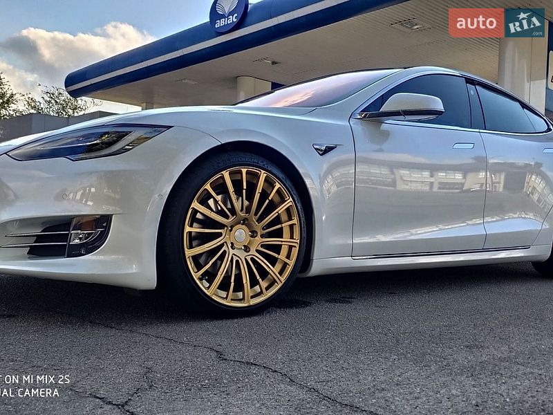 Лифтбек Tesla Model S 2019 в Днепре фото 27 Лифтбек Tesla Model S 2019 в Днепре