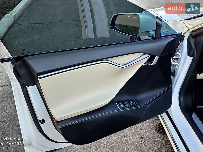 Лифтбек Tesla Model S 2019 в Днепре фото 47 Лифтбек Tesla Model S 2019 в Днепре