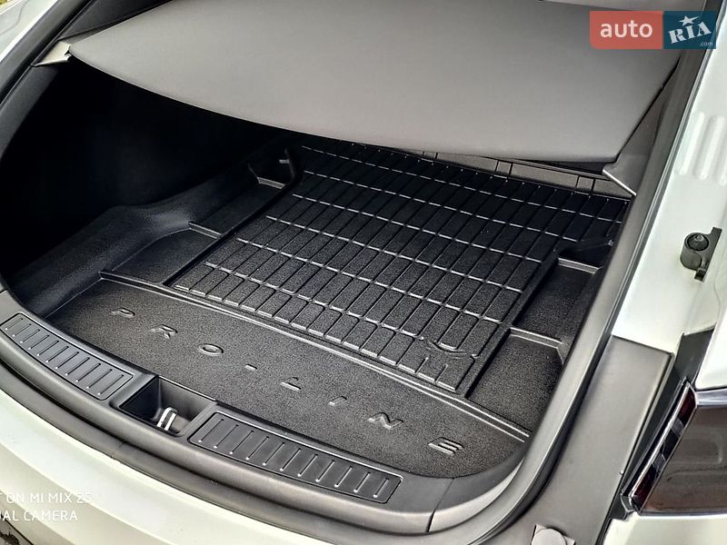 Лифтбек Tesla Model S 2019 в Днепре фото 74 Лифтбек Tesla Model S 2019 в Днепре