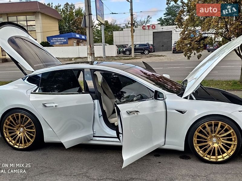 Лифтбек Tesla Model S 2019 в Днепре фото 86 Лифтбек Tesla Model S 2019 в Днепре