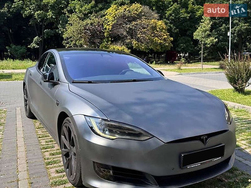 Лифтбек Tesla Model S 2018 в Киеве