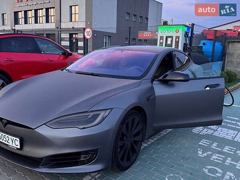 Лифтбек Tesla Model S 2018 в Киеве