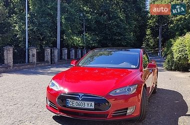 Ліфтбек Tesla Model S 2015 в Чернівцях
