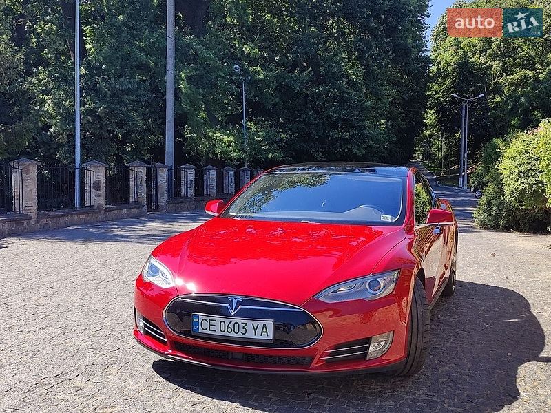 Ліфтбек Tesla Model S 2015 в Чернівцях