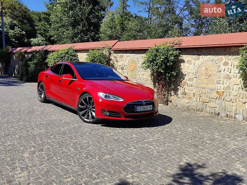 Ліфтбек Tesla Model S 2015 в Чернівцях