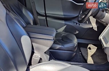 Ліфтбек Tesla Model S 2015 в Чернівцях