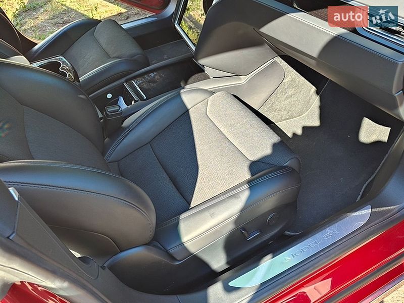 Ліфтбек Tesla Model S 2017 в Луцьку
