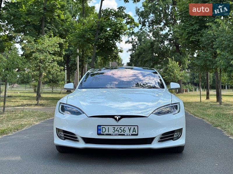 Лифтбек Tesla Model S 2016 в Буче