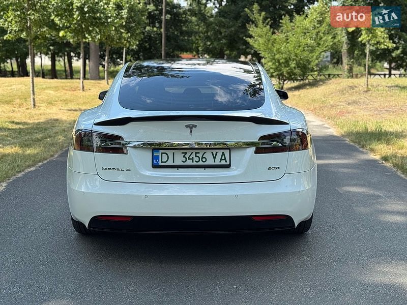 Лифтбек Tesla Model S 2016 в Буче