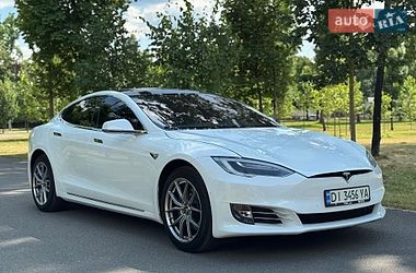 Лифтбек Tesla Model S 2016 в Буче