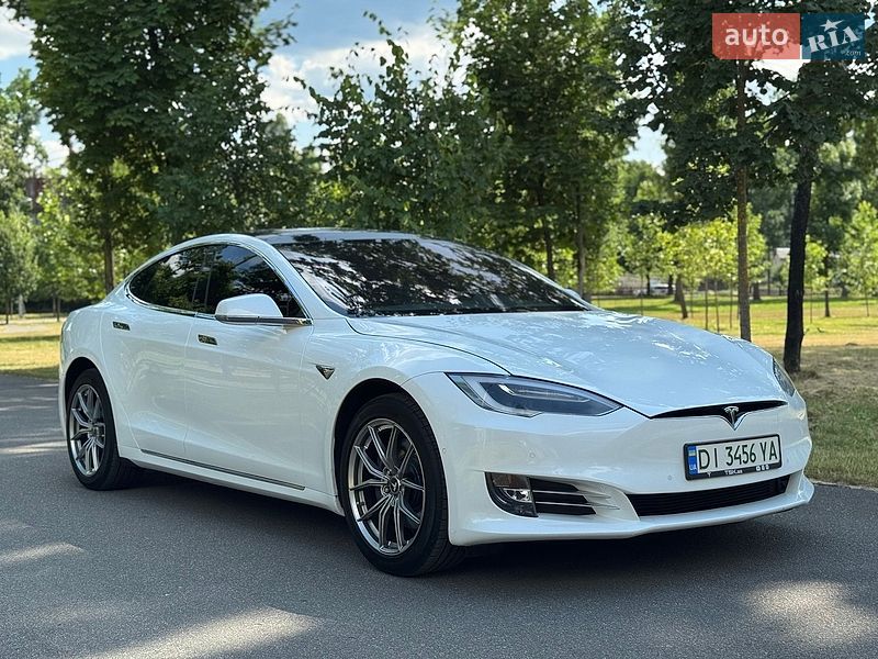 Лифтбек Tesla Model S 2016 в Буче