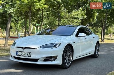 Лифтбек Tesla Model S 2016 в Буче