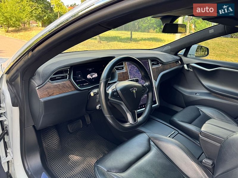 Лифтбек Tesla Model S 2016 в Буче