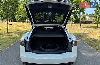 Лифтбек Tesla Model S 2016 в Буче