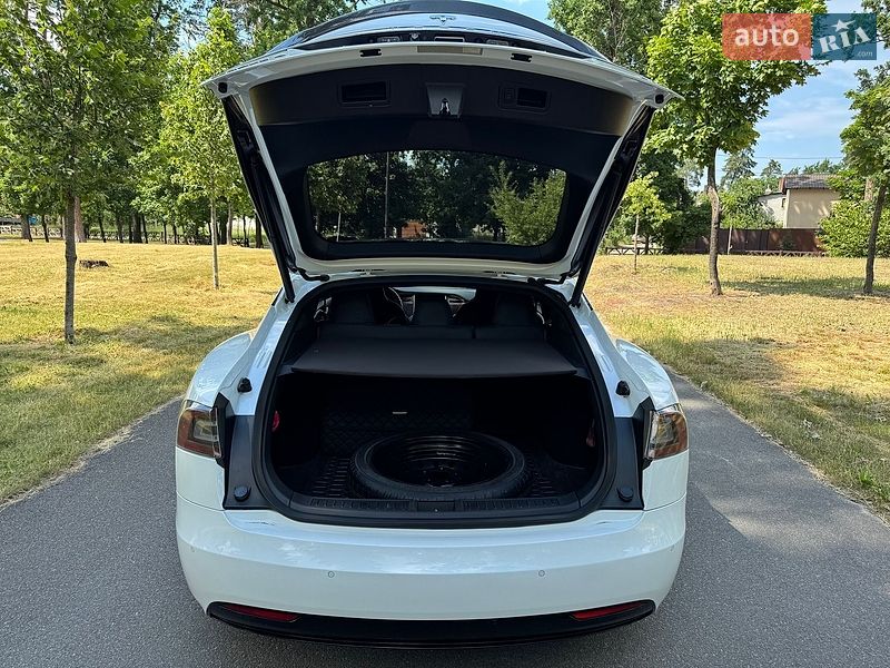 Лифтбек Tesla Model S 2016 в Буче