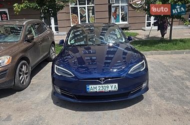 Ліфтбек Tesla Model S 2017 в Житомирі