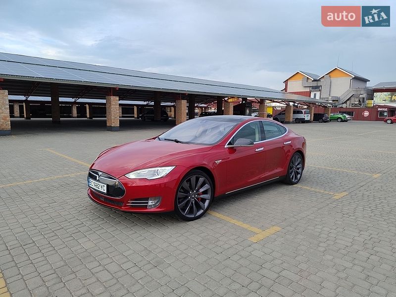 Лифтбек Tesla Model S 2014 в Львове