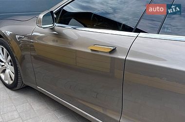Лифтбек Tesla Model S 2016 в Полтаве