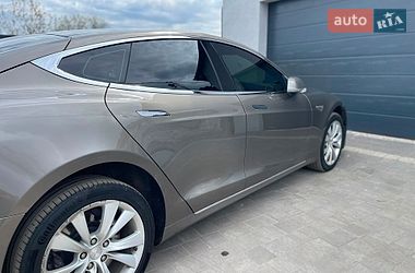 Лифтбек Tesla Model S 2016 в Полтаве