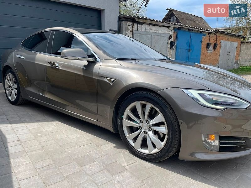 Лифтбек Tesla Model S 2016 в Полтаве