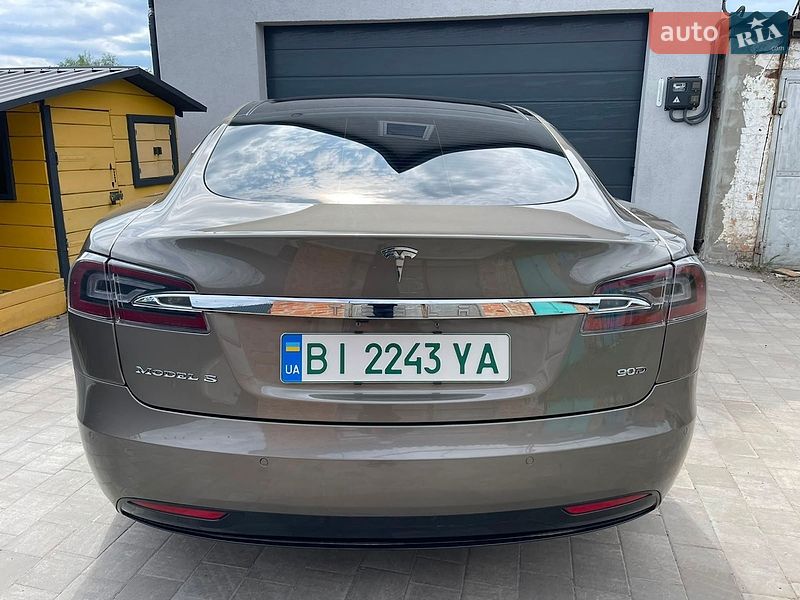 Лифтбек Tesla Model S 2016 в Полтаве