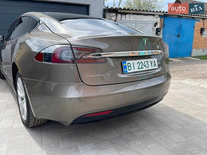 Лифтбек Tesla Model S 2016 в Полтаве