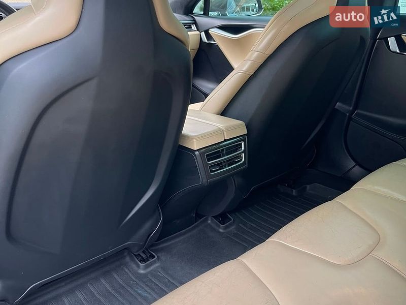 Лифтбек Tesla Model S 2016 в Полтаве