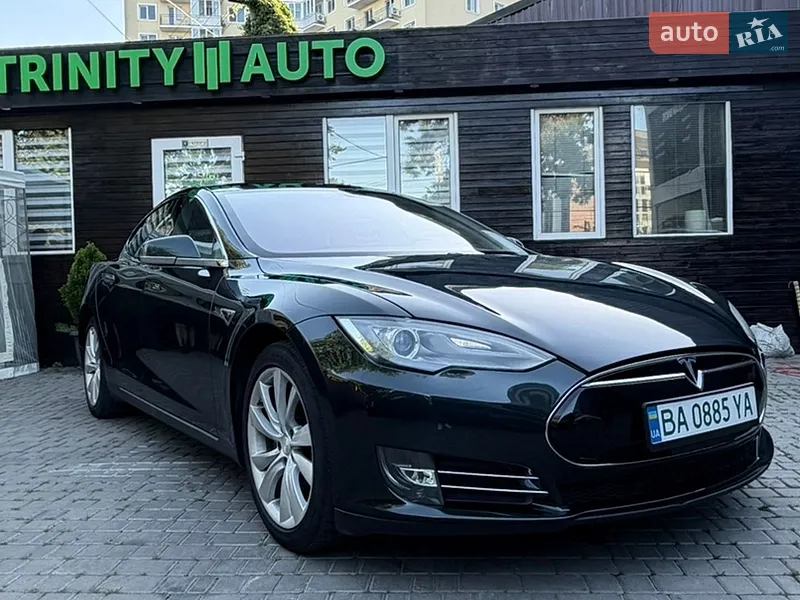 Tesla Model S 2012