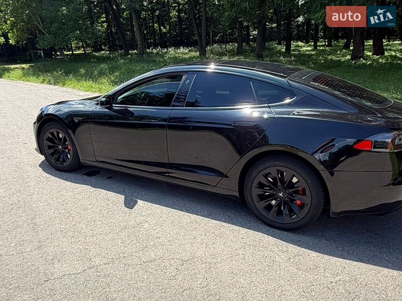 Лифтбек Tesla Model S 2018 в Виннице