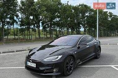 Лифтбек Tesla Model S 2017 в Днепре