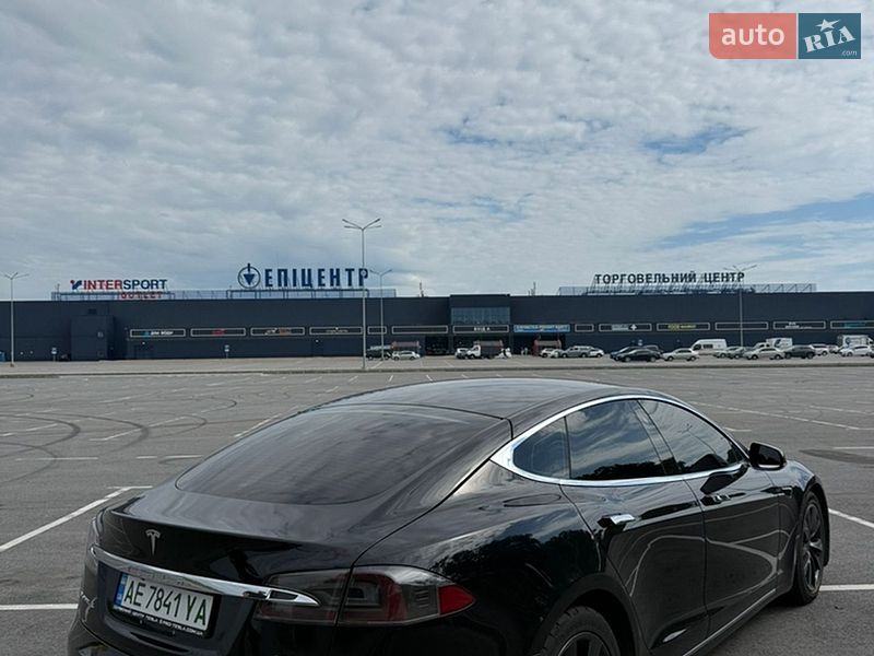 Ліфтбек Tesla Model S 2017 в Дніпрі фото 8 Ліфтбек Tesla Model S 2017 в Дніпрі