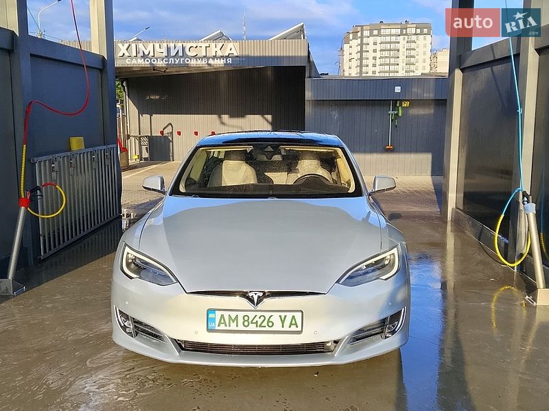 Лифтбек Tesla Model S 2016 в Житомире