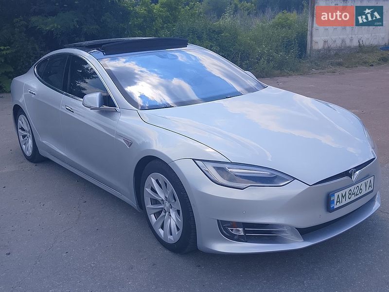 Лифтбек Tesla Model S 2016 в Житомире