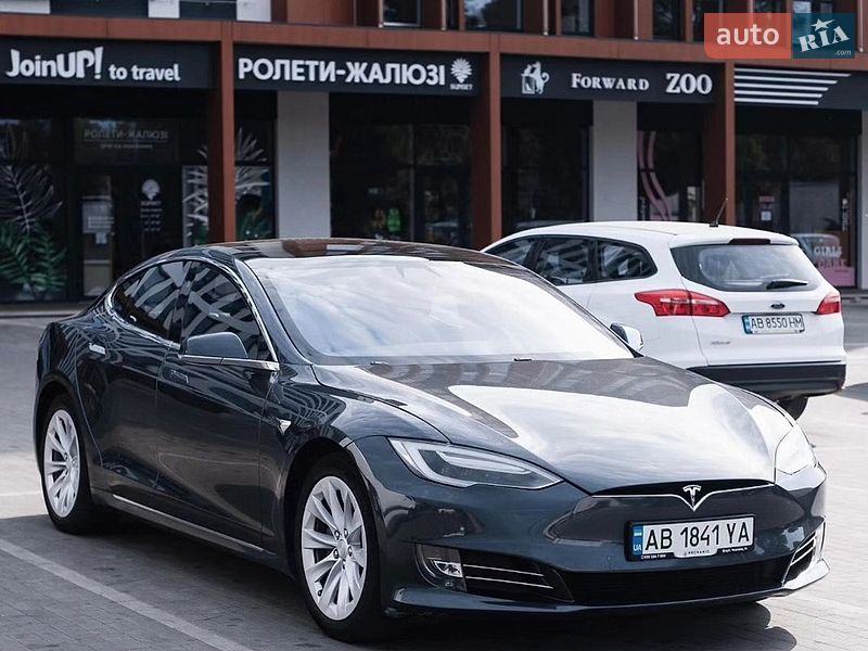 Лифтбек Tesla Model S 2017 в Виннице